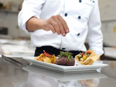 Онлайн-сервисы доставки еды угрожают фуд-кортам 